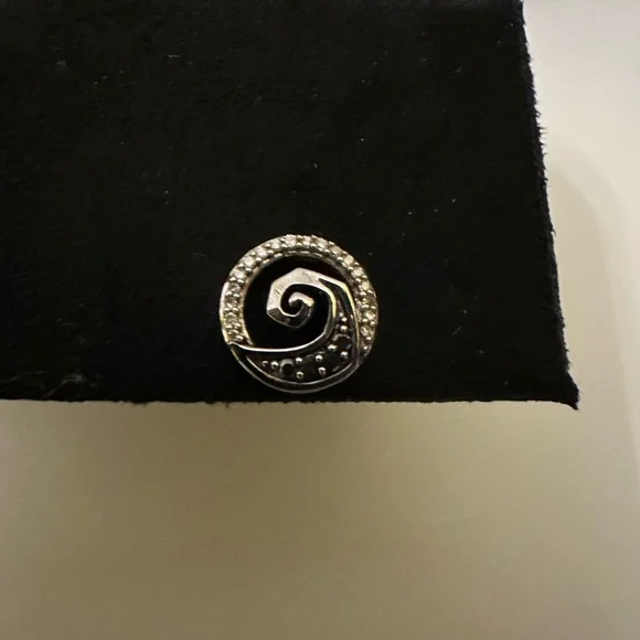 Disney Treasures The Nightmare Before Christmas Diamond Earrings - Picture 5 of 7